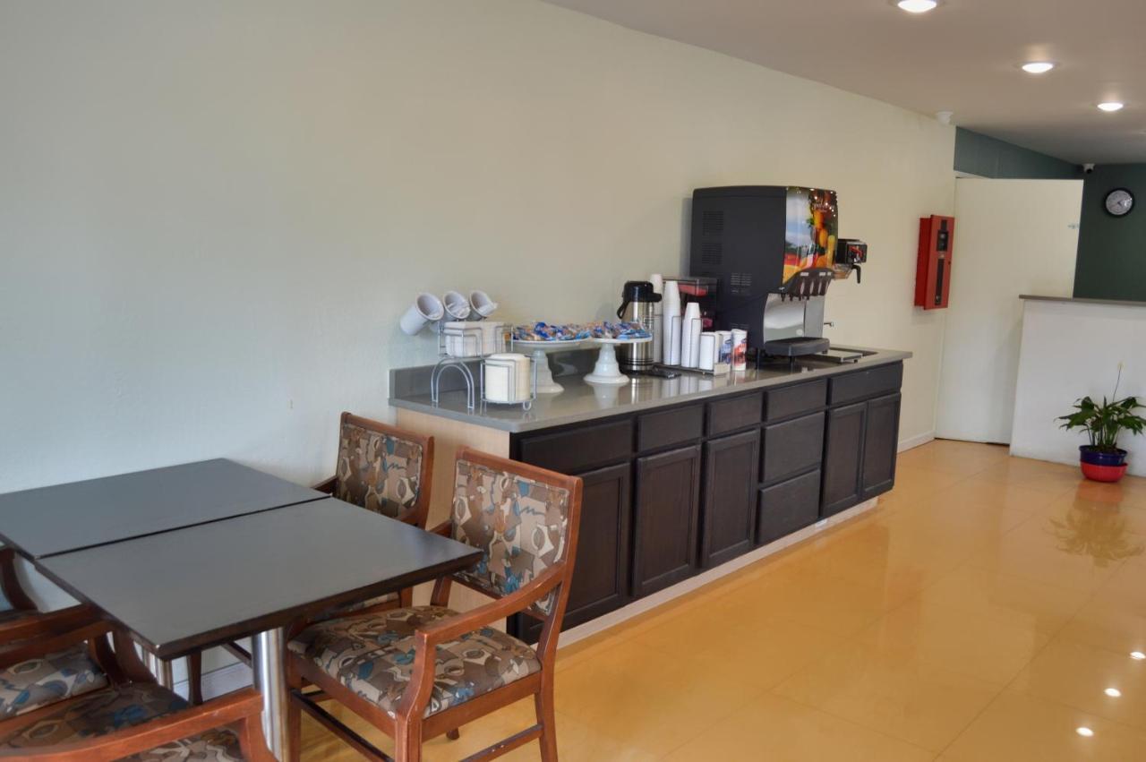 Days Inn By Wyndham Hardeeville Near Hilton Head Εξωτερικό φωτογραφία
