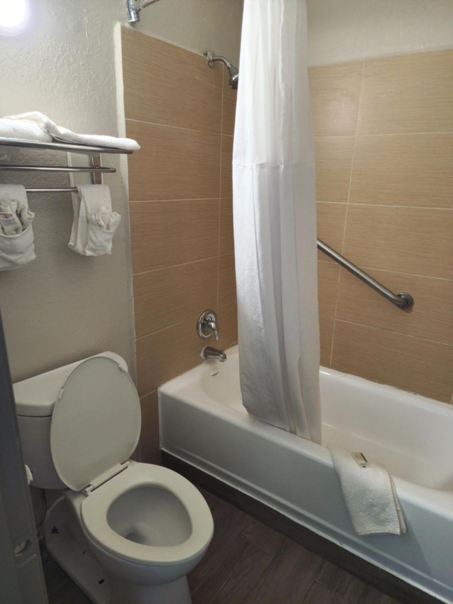 Days Inn By Wyndham Hardeeville Near Hilton Head Εξωτερικό φωτογραφία