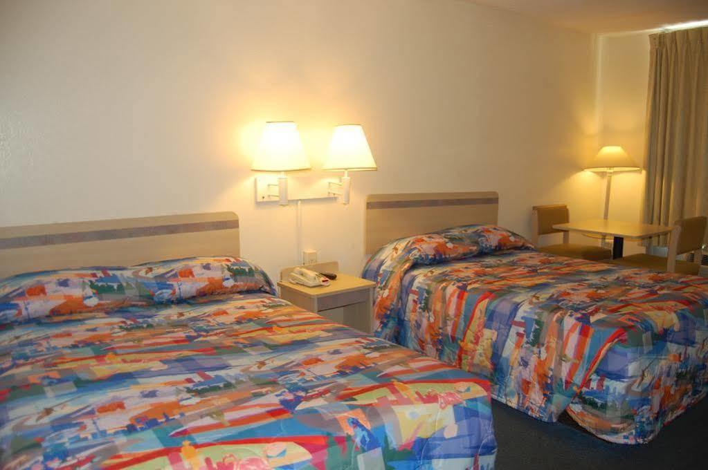 Days Inn By Wyndham Hardeeville Near Hilton Head Εξωτερικό φωτογραφία