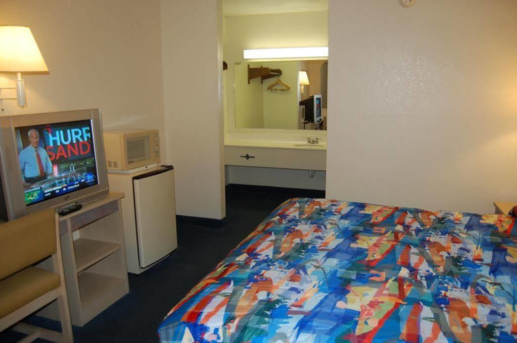 Days Inn By Wyndham Hardeeville Near Hilton Head Εξωτερικό φωτογραφία